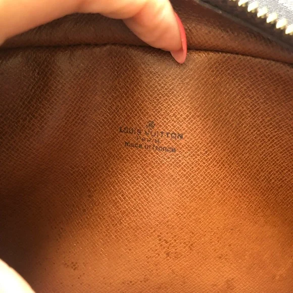 LOUIS VUITTON CROSSBODY - Picture 10 of 11